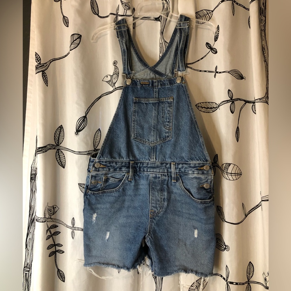Levi’s Overall Shorts Distressed
